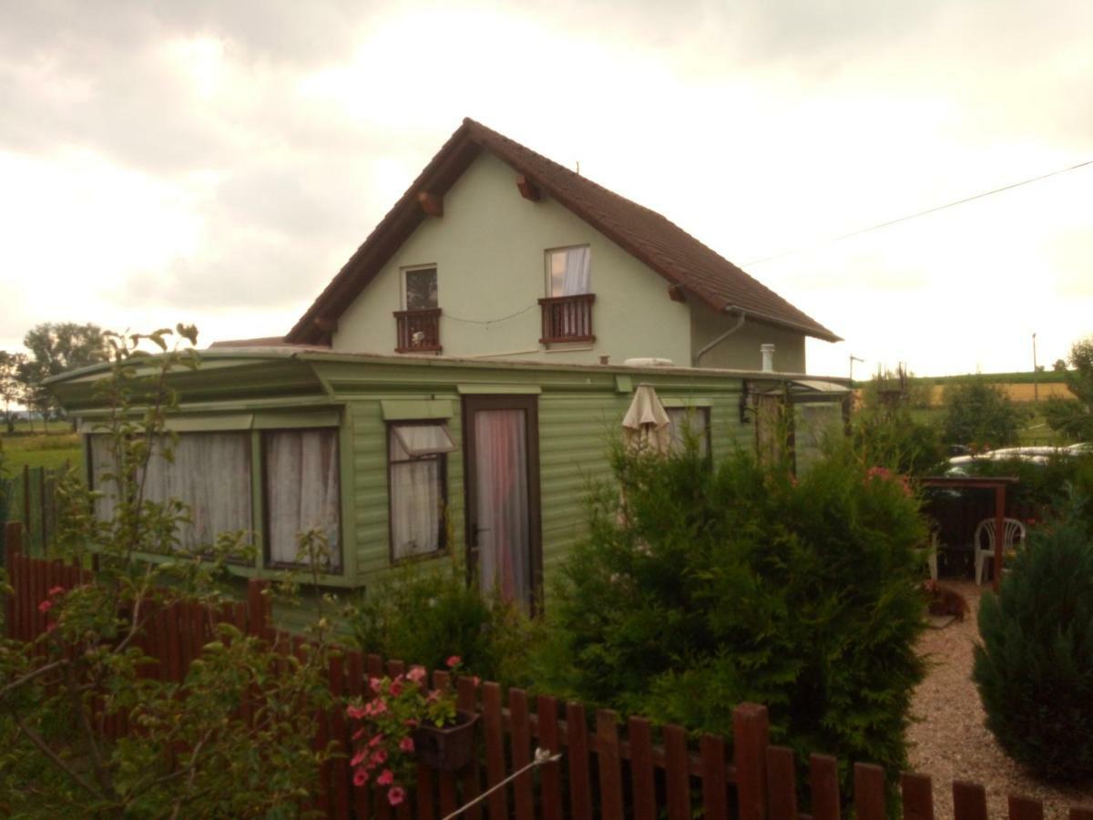 Ubytovani Fanisek V Mobilnim Domku V Ceskem Raji Sobotka Exterior foto